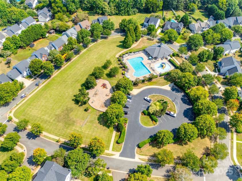 15613 Troubadour Lane, Huntersville, NC 28078.  MLS# CAR4245740, YatesRealty ID 26698. 