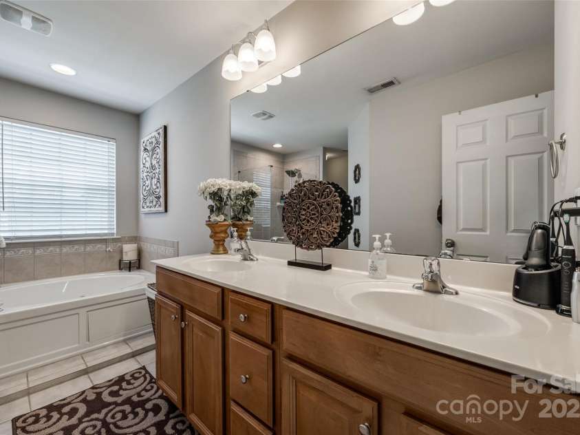 15613 Troubadour Lane, Huntersville, NC 28078.  MLS# CAR4245740, YatesRealty ID 26698. 