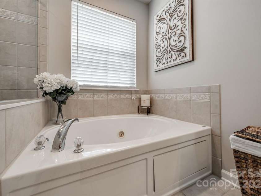 15613 Troubadour Lane, Huntersville, NC 28078.  MLS# CAR4245740, YatesRealty ID 26698. 