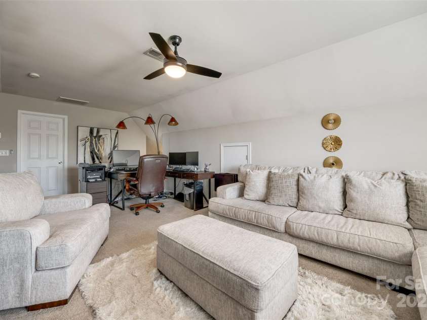 15613 Troubadour Lane, Huntersville, NC 28078.  MLS# CAR4245740, YatesRealty ID 26698. 