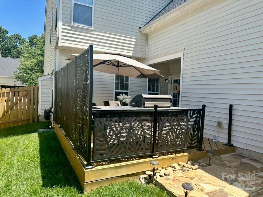 15613 Troubadour Lane, Huntersville, NC 28078.  MLS# CAR4245740, YatesRealty ID 26698. 