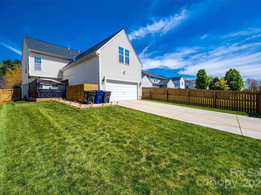 15613 Troubadour Lane, Huntersville, NC 28078.  MLS# CAR4245740, YatesRealty ID 26698. 