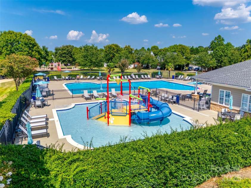 15613 Troubadour Lane, Huntersville, NC 28078.  MLS# CAR4245740, YatesRealty ID 26698. 