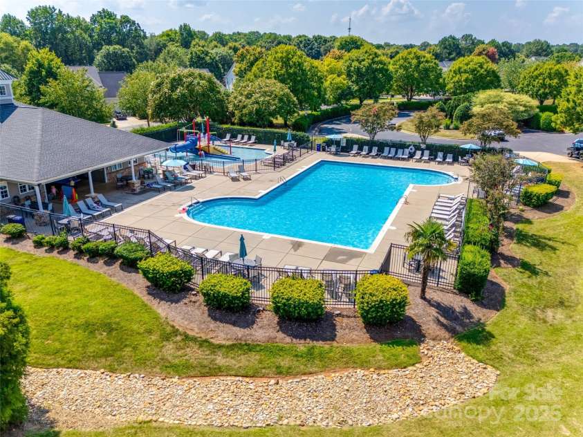 15613 Troubadour Lane, Huntersville, NC 28078.  MLS# CAR4245740, YatesRealty ID 26698. 