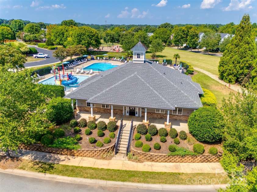 15613 Troubadour Lane, Huntersville, NC 28078.  MLS# CAR4245740, YatesRealty ID 26698. 