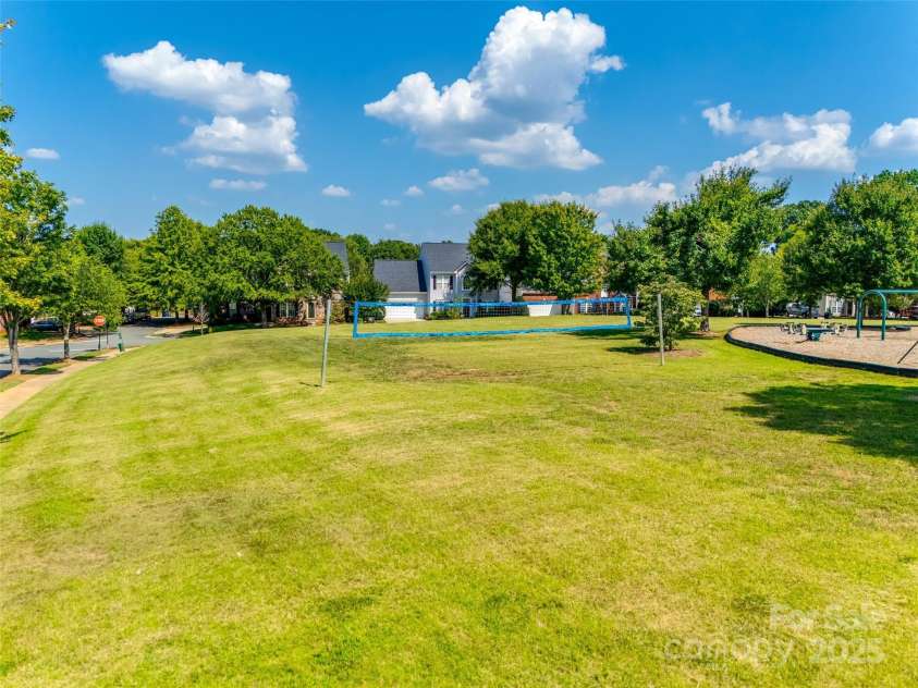 15613 Troubadour Lane, Huntersville, NC 28078.  MLS# CAR4245740, YatesRealty ID 26698. 