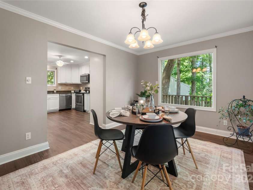 7 Turtle Lane, Clover, SC 29710.  MLS# CAR4257060, YatesRealty ID 26699. Dinning area