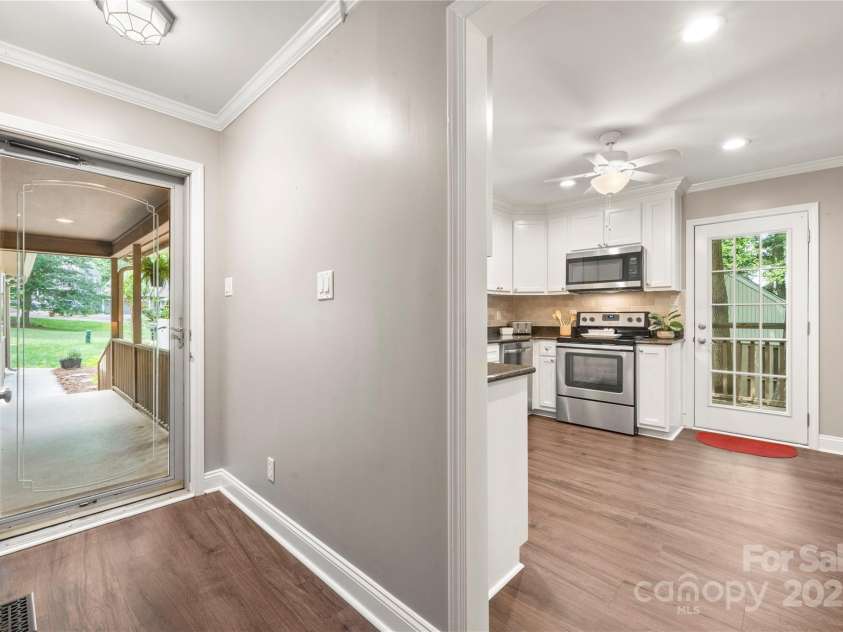 7 Turtle Lane, Clover, SC 29710.  MLS# CAR4257060, YatesRealty ID 26699. Entry way