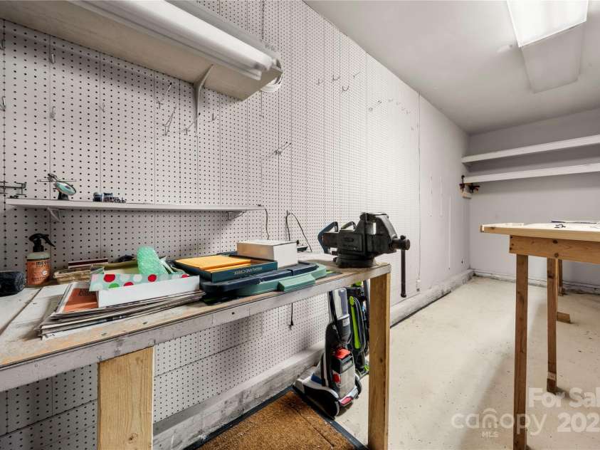 7 Turtle Lane, Clover, SC 29710.  MLS# CAR4257060, YatesRealty ID 26699. Workshop, storage off the garage