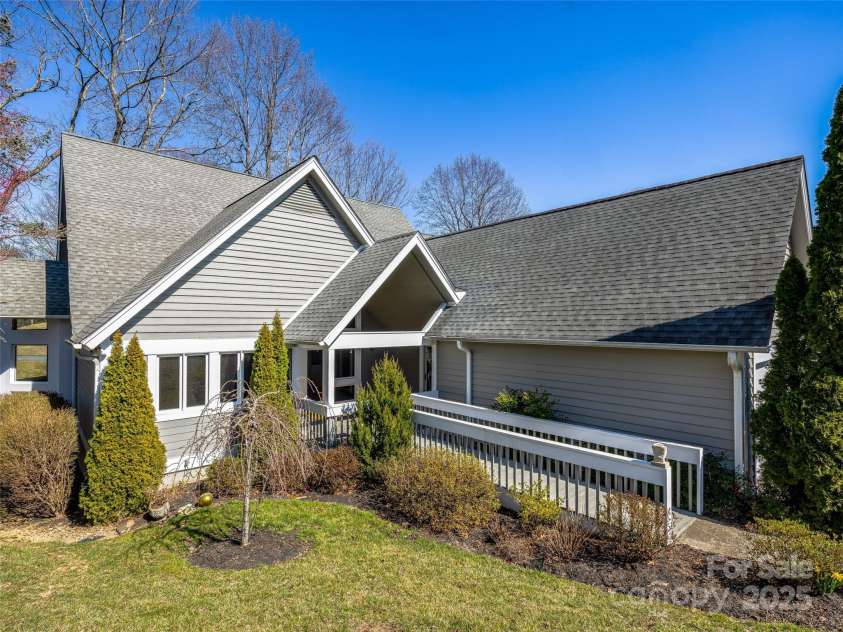 140 Overlook Drive, Flat Rock, NC 28731.  MLS# CAR4233590, YatesRealty ID 267. 