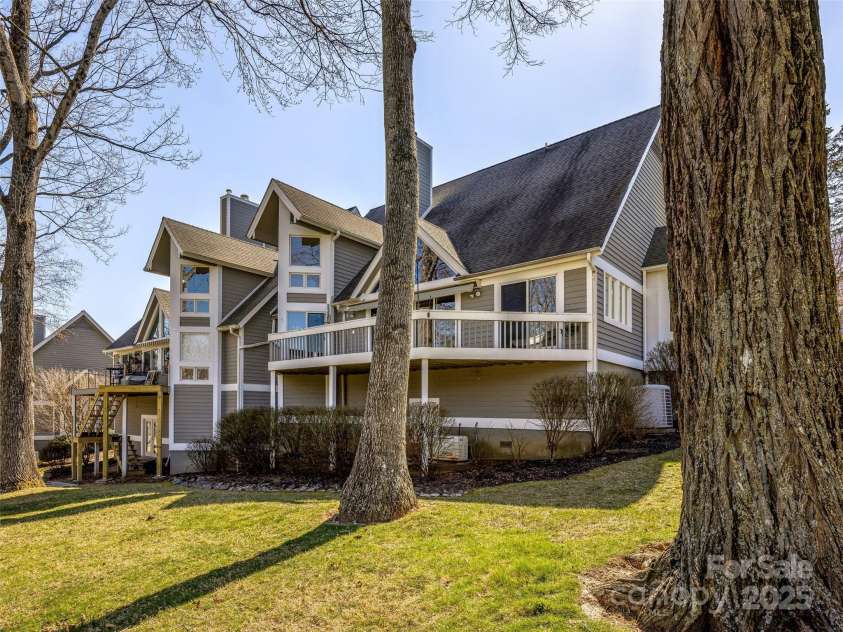 140 Overlook Drive, Flat Rock, NC 28731.  MLS# CAR4233590, YatesRealty ID 267. 