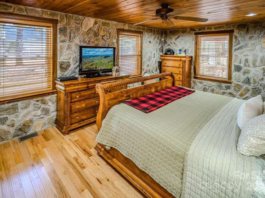 719 Pine Ridge Road, Beech Mountain, NC 28604.  MLS# CAR4315969, YatesRealty ID 267. 