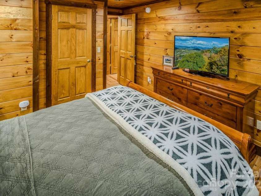 719 Pine Ridge Road, Beech Mountain, NC 28604.  MLS# CAR4315969, YatesRealty ID 267. 