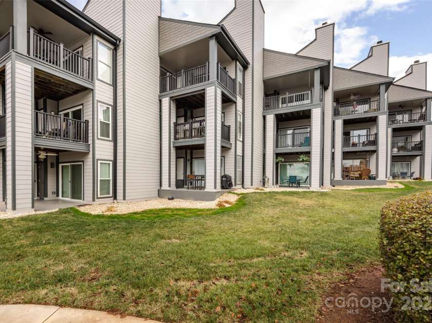 18861 Vineyard Point Lane, Cornelius, NC 28031.  MLS# CAR4228718, YatesRealty ID 2670. 