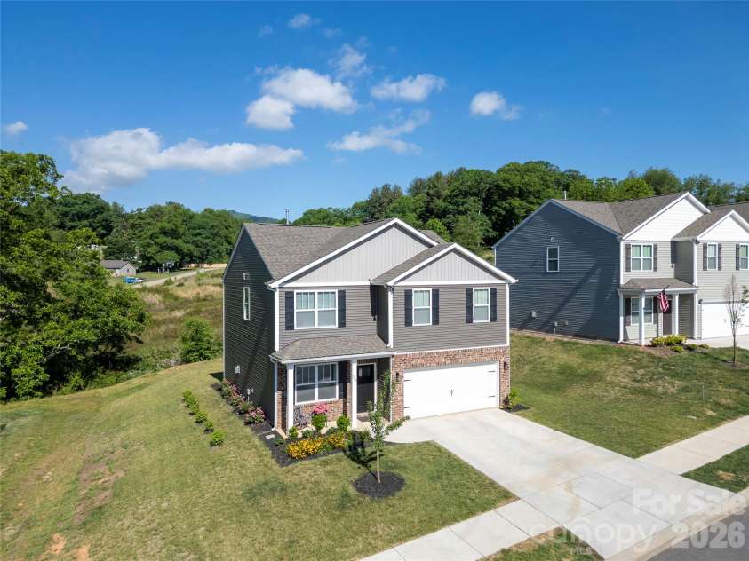 129 Valleywood Drive, Waynesville, NC 28786.  MLS# CAR4383589, YatesRealty ID 26700. 