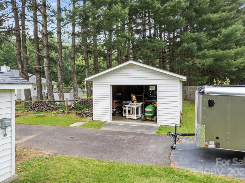 58 Campbell Creek Road, Maggie Valley, NC 28751.  MLS# CAR4267072, YatesRealty ID 26700. 