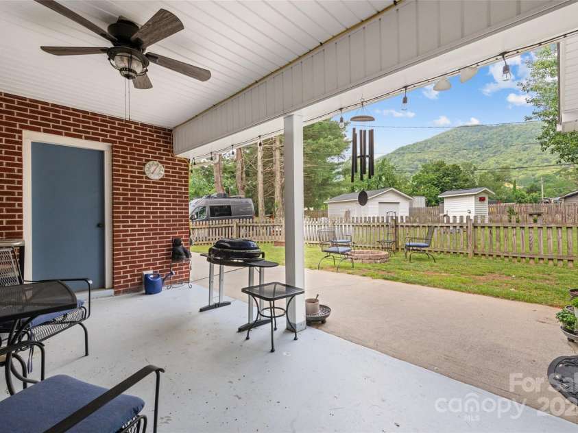 58 Campbell Creek Road, Maggie Valley, NC 28751.  MLS# CAR4267072, YatesRealty ID 26700. 