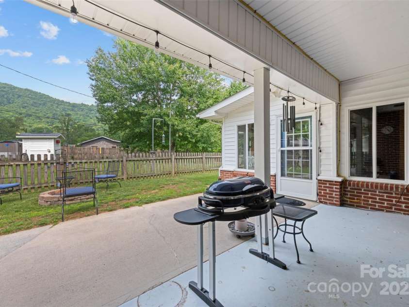 58 Campbell Creek Road, Maggie Valley, NC 28751.  MLS# CAR4267072, YatesRealty ID 26700. 