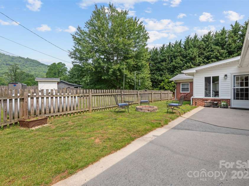 58 Campbell Creek Road, Maggie Valley, NC 28751.  MLS# CAR4267072, YatesRealty ID 26700. 