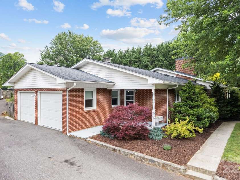 58 Campbell Creek Road, Maggie Valley, NC 28751.  MLS# CAR4267072, YatesRealty ID 26700. 