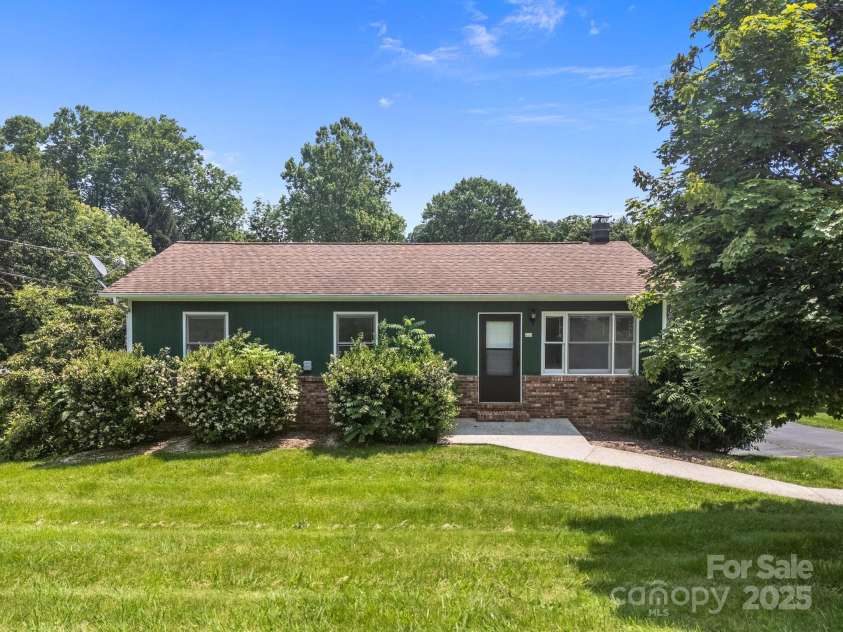 520 Forest Street, Mars Hill, NC 28754.  MLS# CAR4268414, YatesRealty ID 26701. 