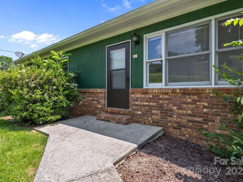 520 Forest Street, Mars Hill, NC 28754.  MLS# CAR4268414, YatesRealty ID 26701. 