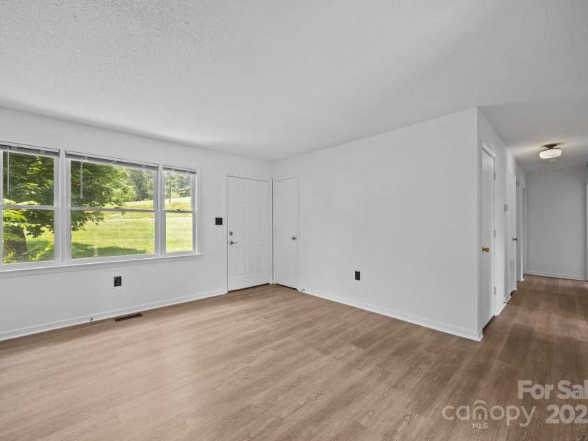 520 Forest Street, Mars Hill, NC 28754.  MLS# CAR4268414, YatesRealty ID 26701. 