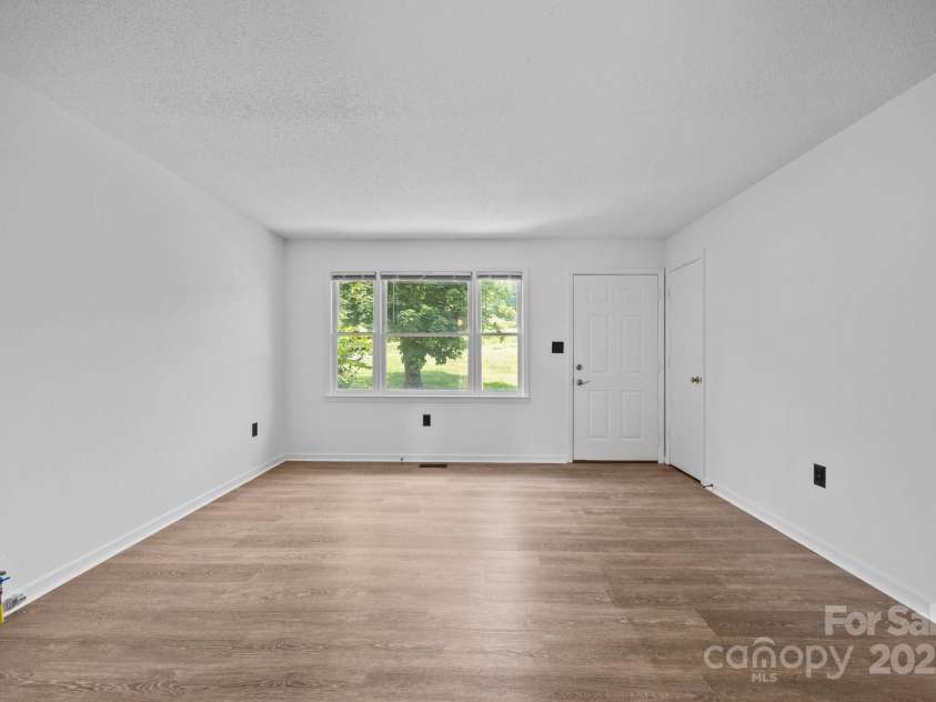 520 Forest Street, Mars Hill, NC 28754.  MLS# CAR4268414, YatesRealty ID 26701. 