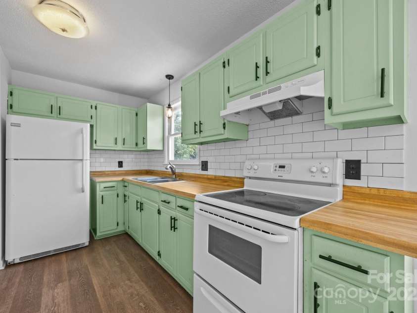 520 Forest Street, Mars Hill, NC 28754.  MLS# CAR4268414, YatesRealty ID 26701. 