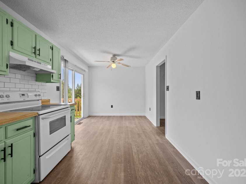 520 Forest Street, Mars Hill, NC 28754.  MLS# CAR4268414, YatesRealty ID 26701. 