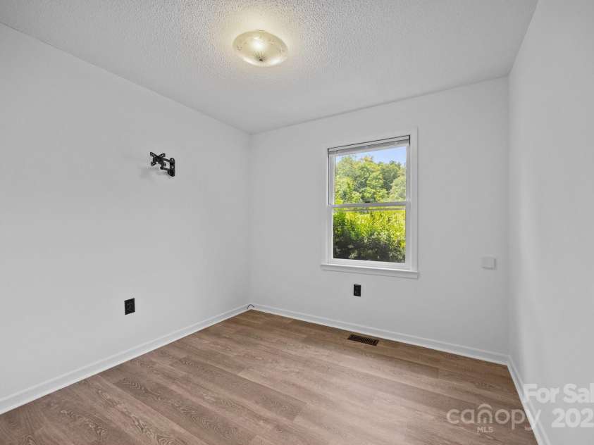 520 Forest Street, Mars Hill, NC 28754.  MLS# CAR4268414, YatesRealty ID 26701. 