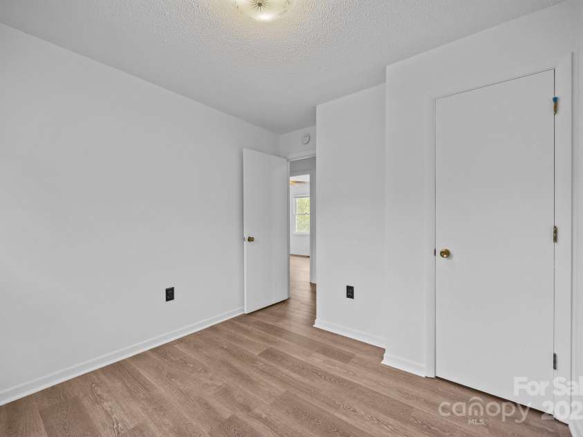 520 Forest Street, Mars Hill, NC 28754.  MLS# CAR4268414, YatesRealty ID 26701. 