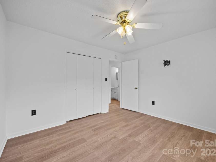 520 Forest Street, Mars Hill, NC 28754.  MLS# CAR4268414, YatesRealty ID 26701. 