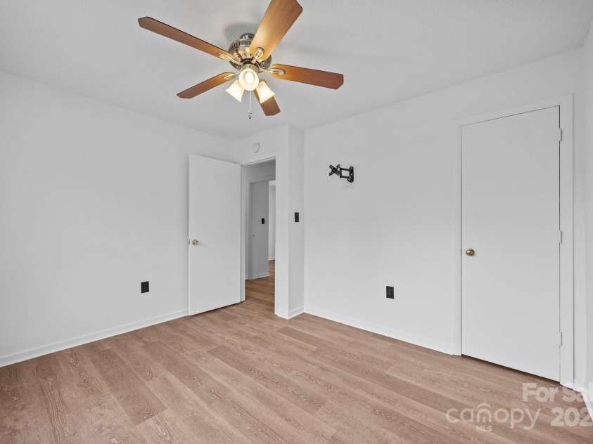 520 Forest Street, Mars Hill, NC 28754.  MLS# CAR4268414, YatesRealty ID 26701. 