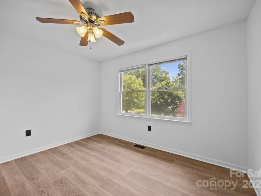 520 Forest Street, Mars Hill, NC 28754.  MLS# CAR4268414, YatesRealty ID 26701. 