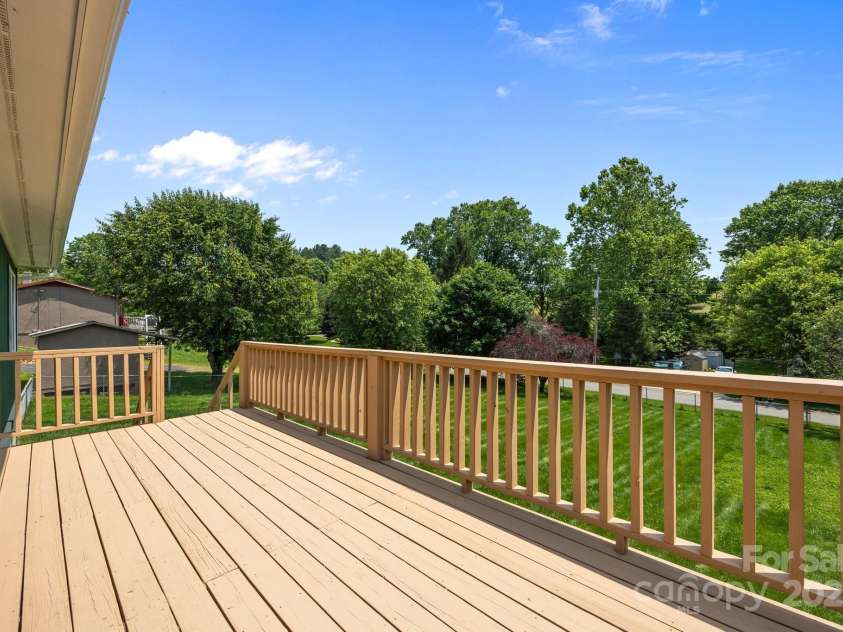 520 Forest Street, Mars Hill, NC 28754.  MLS# CAR4268414, YatesRealty ID 26701. 