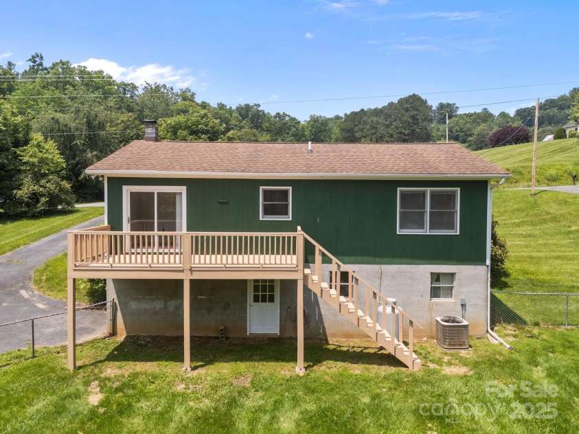 520 Forest Street, Mars Hill, NC 28754.  MLS# CAR4268414, YatesRealty ID 26701. 