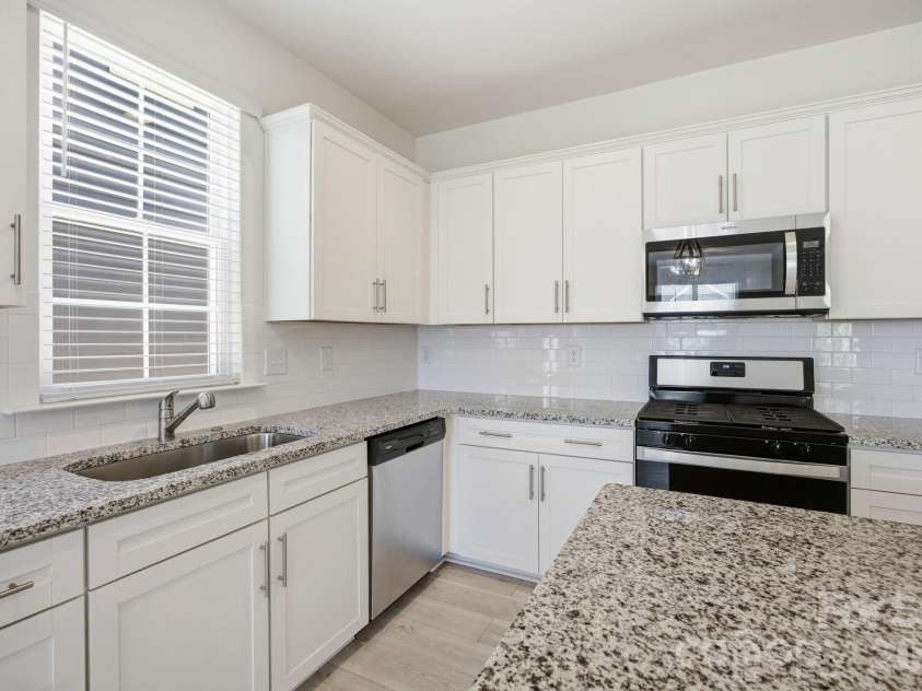 2015 Claybrook Lane, Denver, NC 28037.  MLS# CAR4383602, YatesRealty ID 26702. 