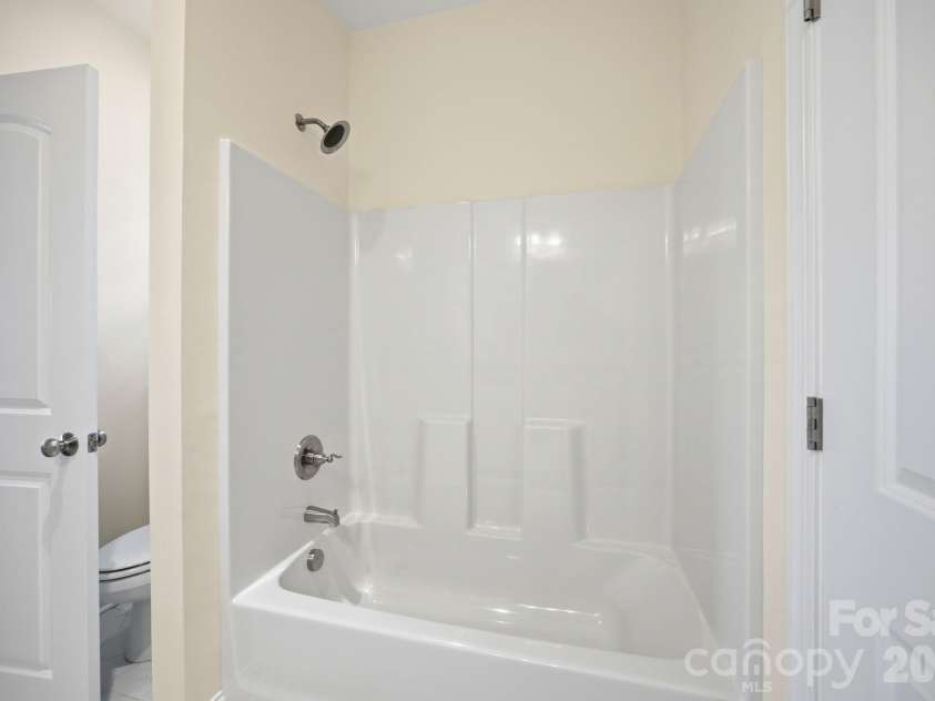 2015 Claybrook Lane, Denver, NC 28037.  MLS# CAR4383602, YatesRealty ID 26702. 