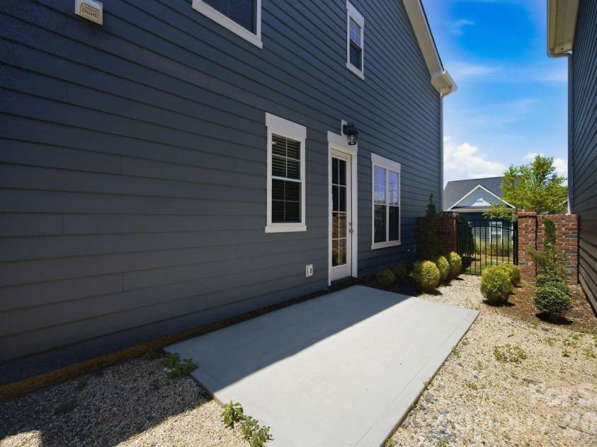 2015 Claybrook Lane, Denver, NC 28037.  MLS# CAR4383602, YatesRealty ID 26702. 
