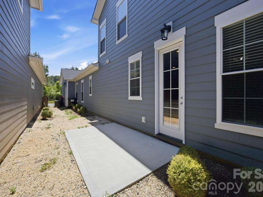 2015 Claybrook Lane, Denver, NC 28037.  MLS# CAR4383602, YatesRealty ID 26702. 