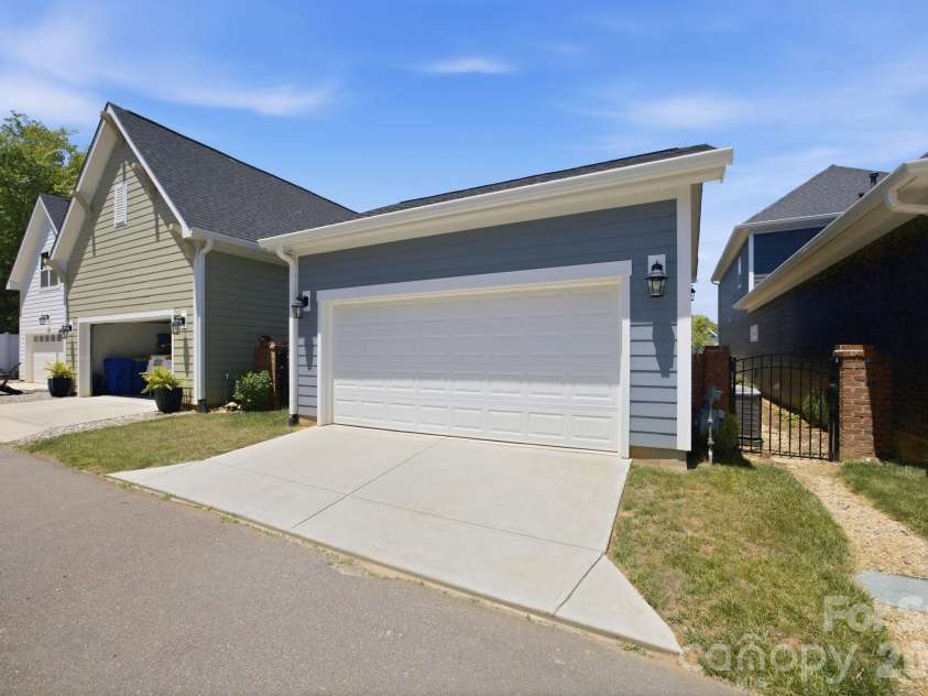 2015 Claybrook Lane, Denver, NC 28037.  MLS# CAR4383602, YatesRealty ID 26702. 