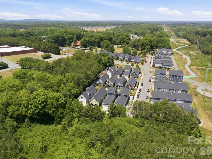 2015 Claybrook Lane, Denver, NC 28037.  MLS# CAR4383602, YatesRealty ID 26702. 