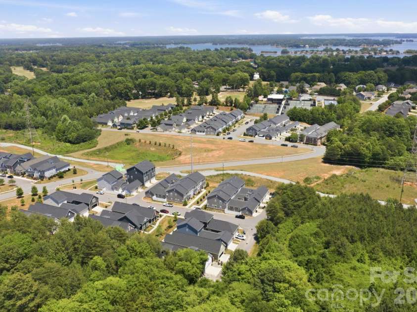 2015 Claybrook Lane, Denver, NC 28037.  MLS# CAR4383602, YatesRealty ID 26702. 