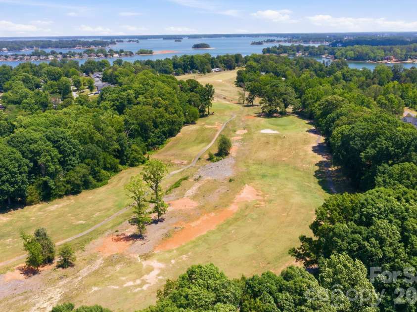2015 Claybrook Lane, Denver, NC 28037.  MLS# CAR4383602, YatesRealty ID 26702. 