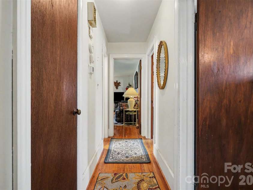 400 Briarwood Drive, Charlotte, NC 28215.  MLS# CAR4386677, YatesRealty ID 26703. 