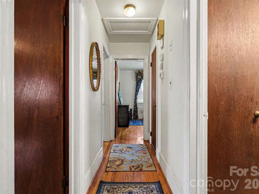 400 Briarwood Drive, Charlotte, NC 28215.  MLS# CAR4386677, YatesRealty ID 26703. 