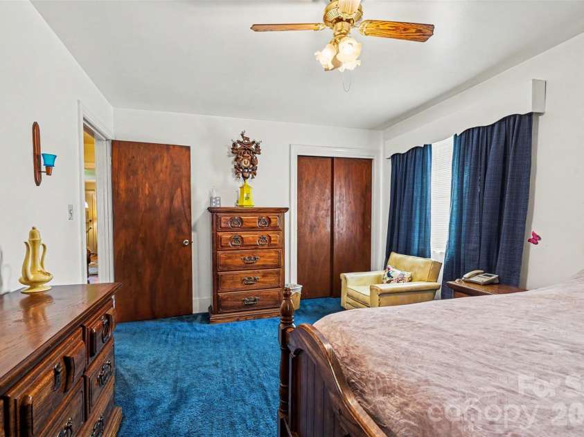 400 Briarwood Drive, Charlotte, NC 28215.  MLS# CAR4386677, YatesRealty ID 26703. 
