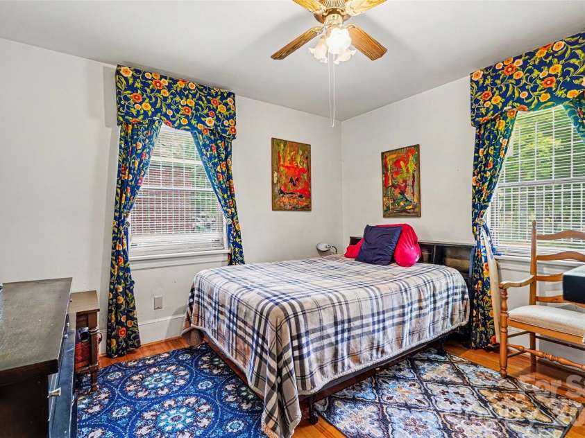 400 Briarwood Drive, Charlotte, NC 28215.  MLS# CAR4386677, YatesRealty ID 26703. 