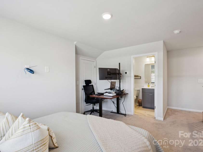 5008 Calvine Mill Way, Charlotte, NC 28205.  MLS# CAR4274214, YatesRealty ID 26703. 